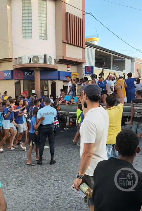 qhpHd, ux, 闻记者 qhpHd, ux, 闻记者